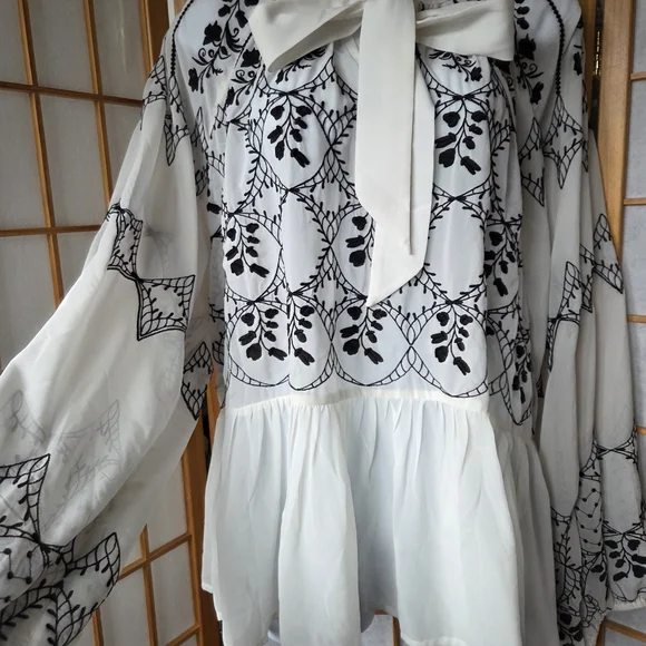 New Anthropologie White Blouse with Black Embroidery Size Large - Picture 3 of 9